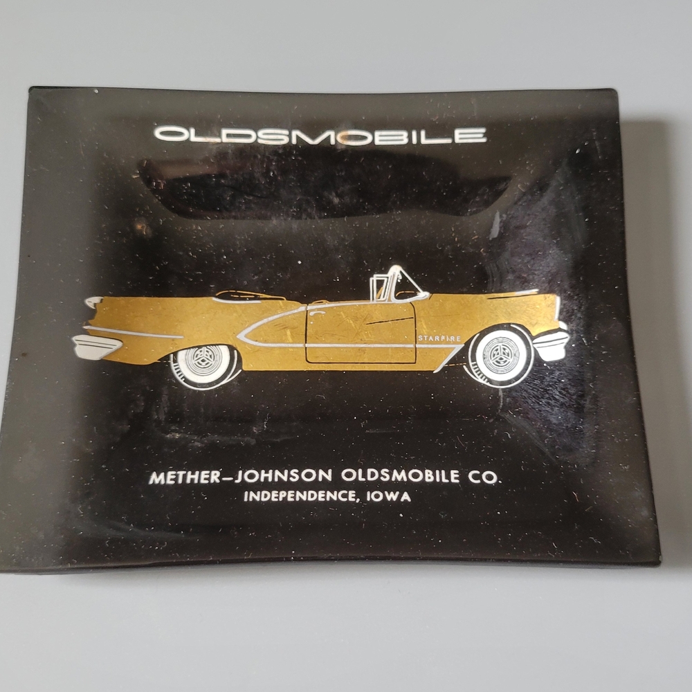 Independence Iowa Oldsmobile Advertising Glass Ashtray Vintage